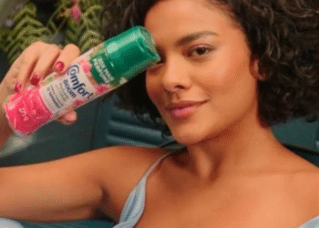 Comfort inova ao marcar presença na icônica novela “Vale Tudo” com uma inserção leve e bem-humorada.