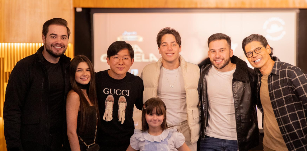 Ana Castela promove experiência olfativa de perfume com a Jequiti