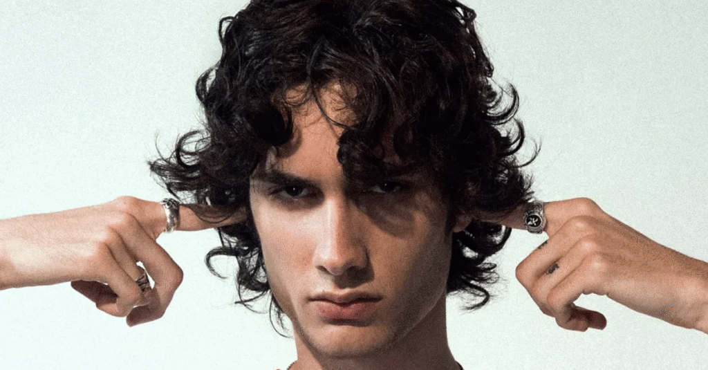 Crítica: sombr, "I Barely Know Her"