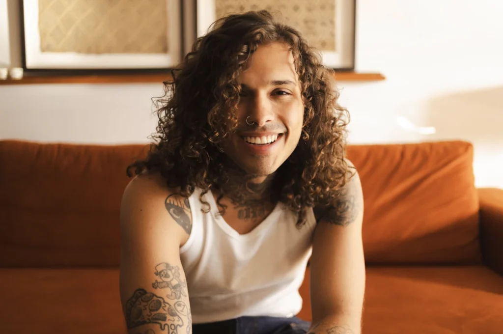 Ouça “Sacode”, música que marca a nova fase de Vitão | Foto: Marcos Hermes