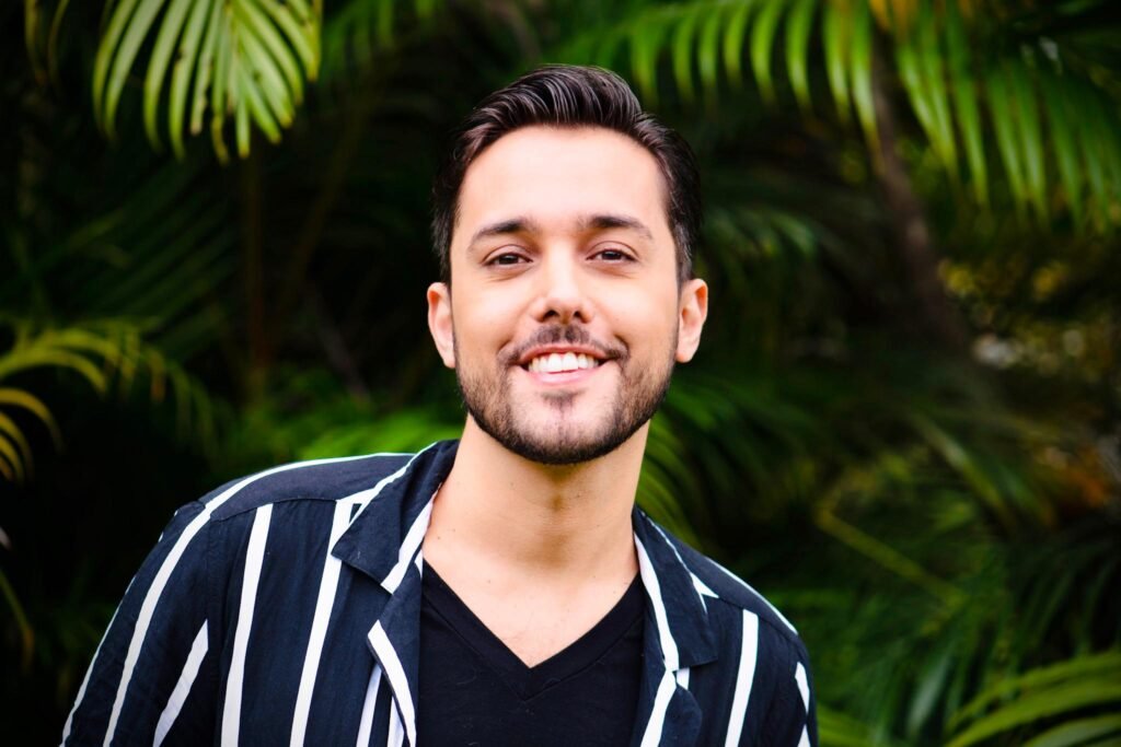 Após viver Frankie Valli, Henrique Moretzsohn se despede de Jersey Boys no 033 Rooftop