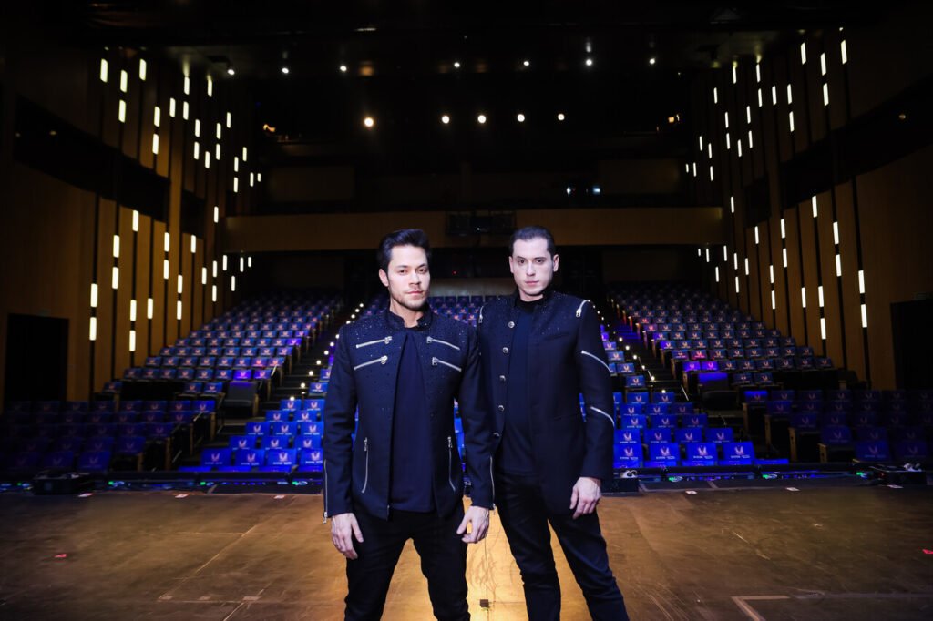 Henry e Klauss encerram temporada recorde do Illusion Show em São Paulo