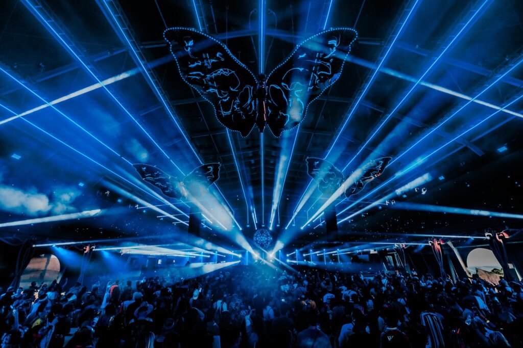 O Tomorrowland Brasil 2025 está cada vez mais perto e acaba de confirmar as marcas que darão vida à nova edição do festival, que acontece de 10 a 12 de outubro, na Fazenda Maeda, em Itu (SP). 