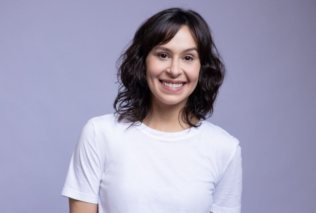 Victoria Ariante mostra versatilidade ao dirigir peças infantis e adultas no mesmo período