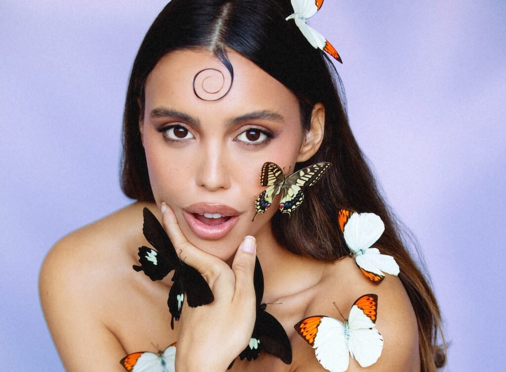 Dora Sanches lança o novo single "Mentiras"