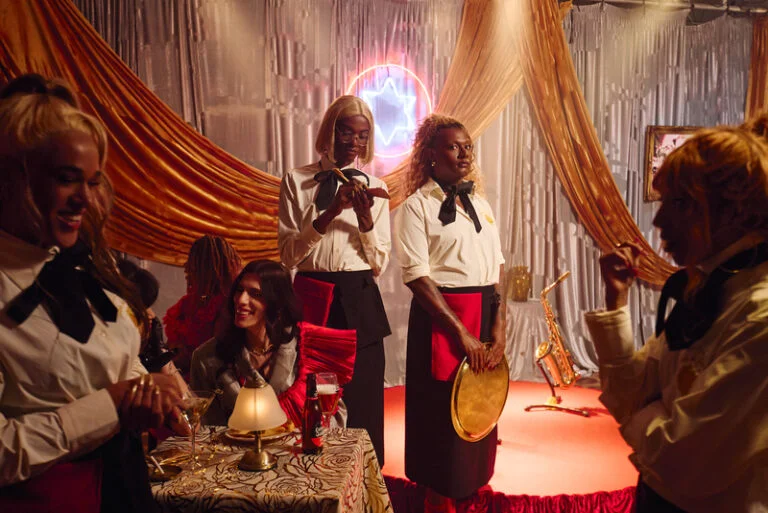 Liniker e Priscila Senna estrelam “Pote de Ouro” com participação de fãs e apoio da cerveja Estrella Galicia