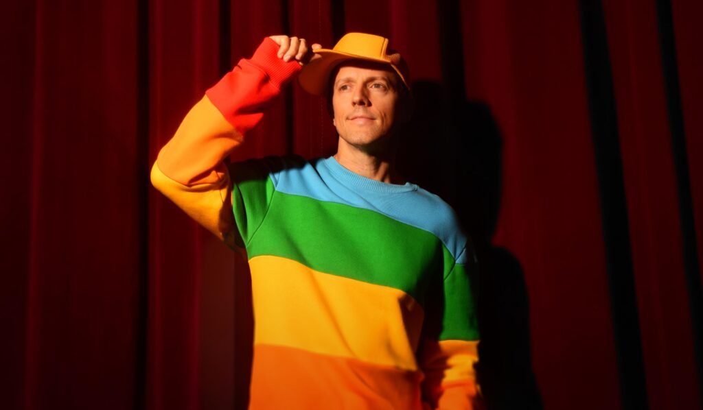 Jason Mraz retorna ao Brasil em março de 2026 com agenda de cinco shows