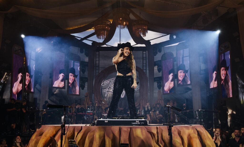 Lauana Prado reúne mais de 8 mil fãs em show recorde do projeto Raiz no Parque Villa-Lobos