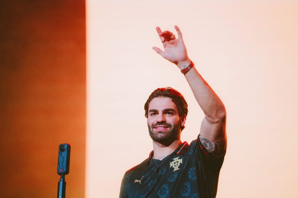 Netto estreia em Portugal com shows lotados e grava novo set internacional