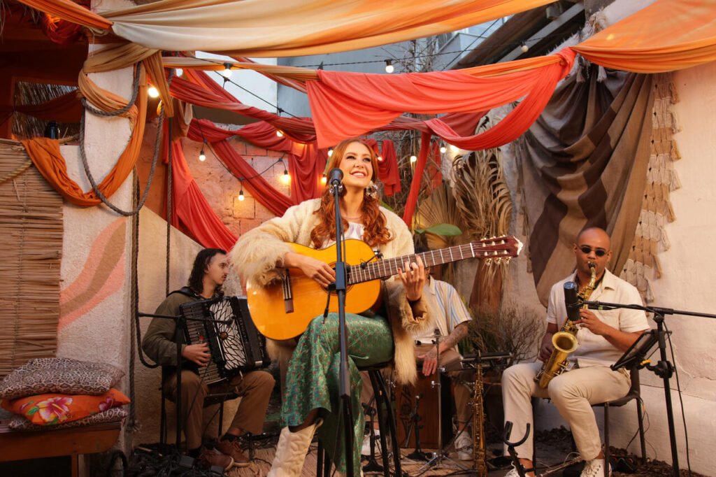 Sofia Gayoso lança EP intimista gravado na Casa de Brígida