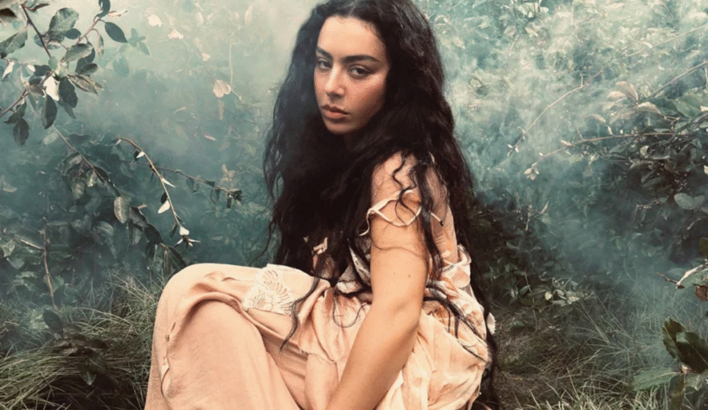 Lançamentos da semana: Charli xcx, Jonas Brothers, Claudia Leitte e muito mais