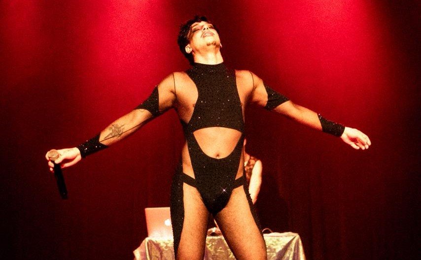 Acelerado e Calmo Tour ganha novo formato em apresentação de Pedro Lara no CCD