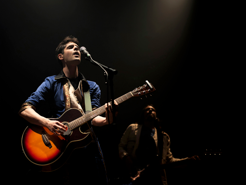 Lemuriano revisita repertório e lança EP “Cada Um Com Sua Luz” com mensagem de renovação
