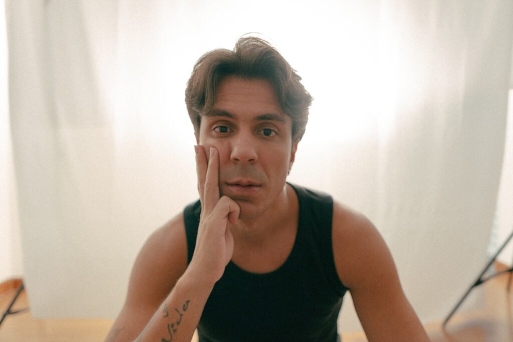 Pe Lu estreia carreira solo com o álbum “Tudo que deu pra fazer em um ano”