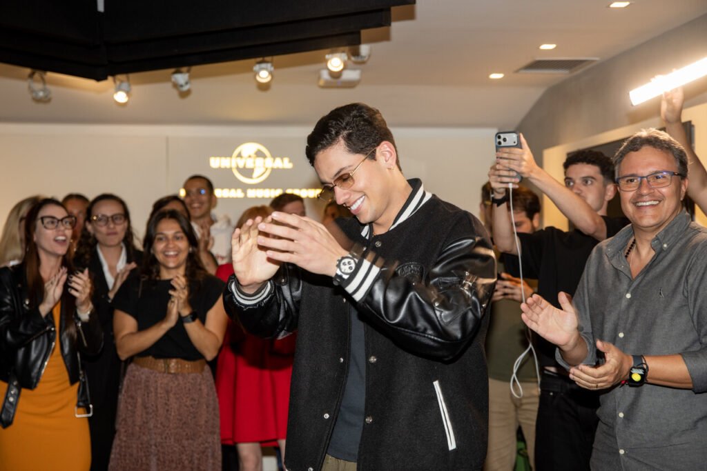 Um ano de ascensão Léo Foguete fecha com a Universal Music Brasil