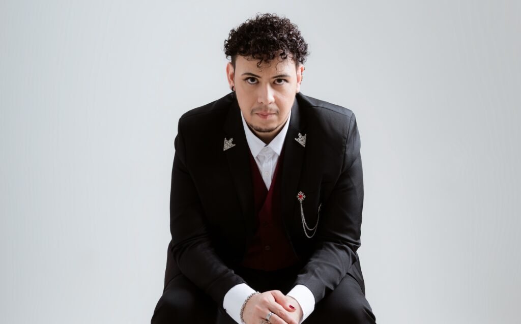 Entre o sagrado e o desejo: Marc Yann revela o pop místico de “Arrebatamento”