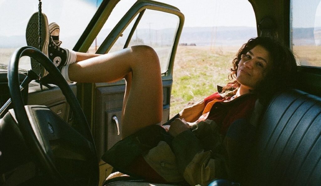 "Euphoria" revela pôster e confirma terceira temporada para abril de 2026