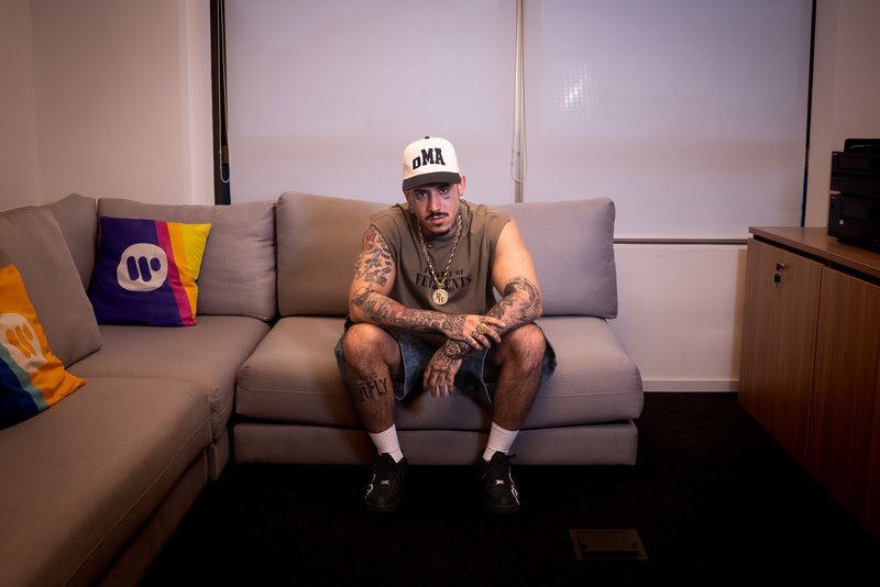 MC PH integra o elenco da Warner Music Brasil e lança colaboração inédita