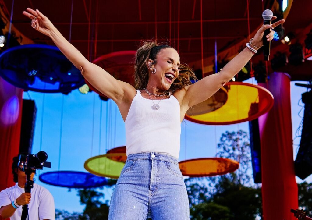 Turnê "Ivete Clareou" volta em abril e passa por nove cidades brasileiras