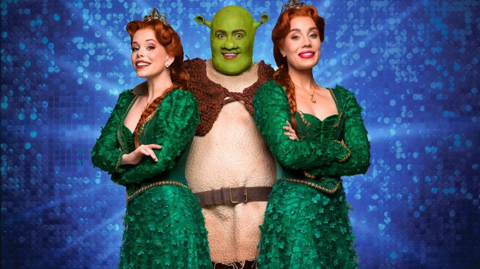 Atrizes Fabi Bang e Myra Ruiz vão se revezar no papel de Fiona, em "Shrek - O Musical", com Tiago Abravanel