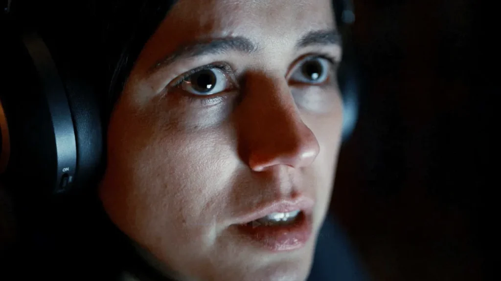 A24 apresenta "Undertone", terror centrado em podcast paranormal