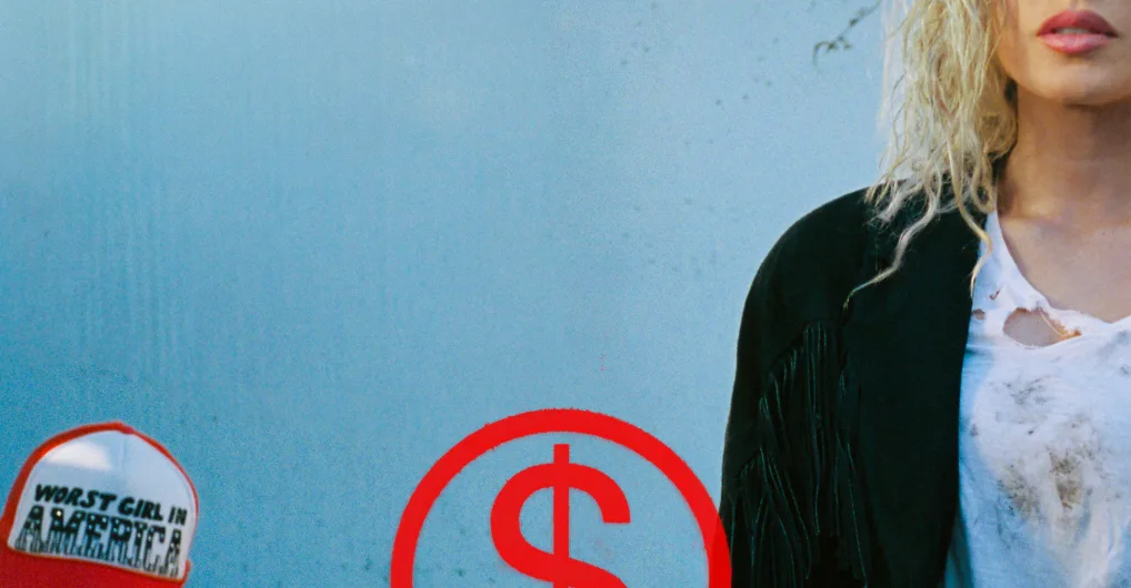 Slayyyter anuncia o álbum “Wor$t Girl in America” para 27 de março