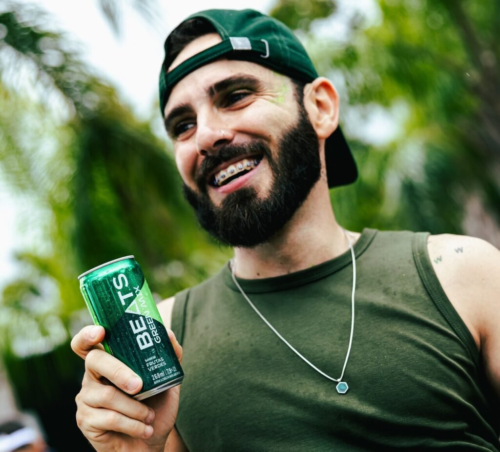 Beats abraça erro nas redes e contrata fã que viralizou nos Ensaios da Anitta