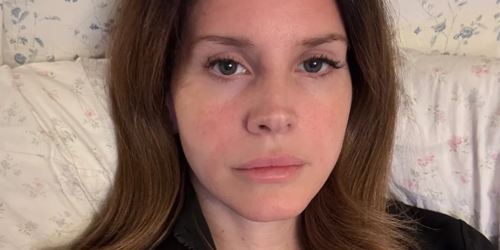 Lana Del Rey apresenta novo single "White Feather Hawk Tail Deer Hunter" apresenta novo single "White Feather Hawk Tail Deer Hunter"