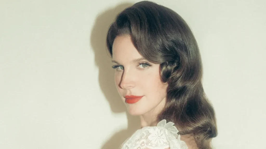 “Stove”: Lana Del Rey aposta em estética gótica para seu décimo álbum