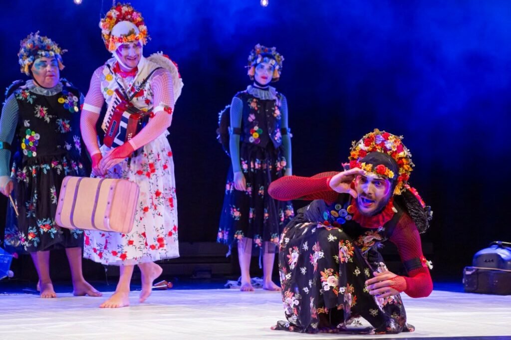 Peça "O Patinho Feio" ganha apresentações gratuitas e oficinas no RJ