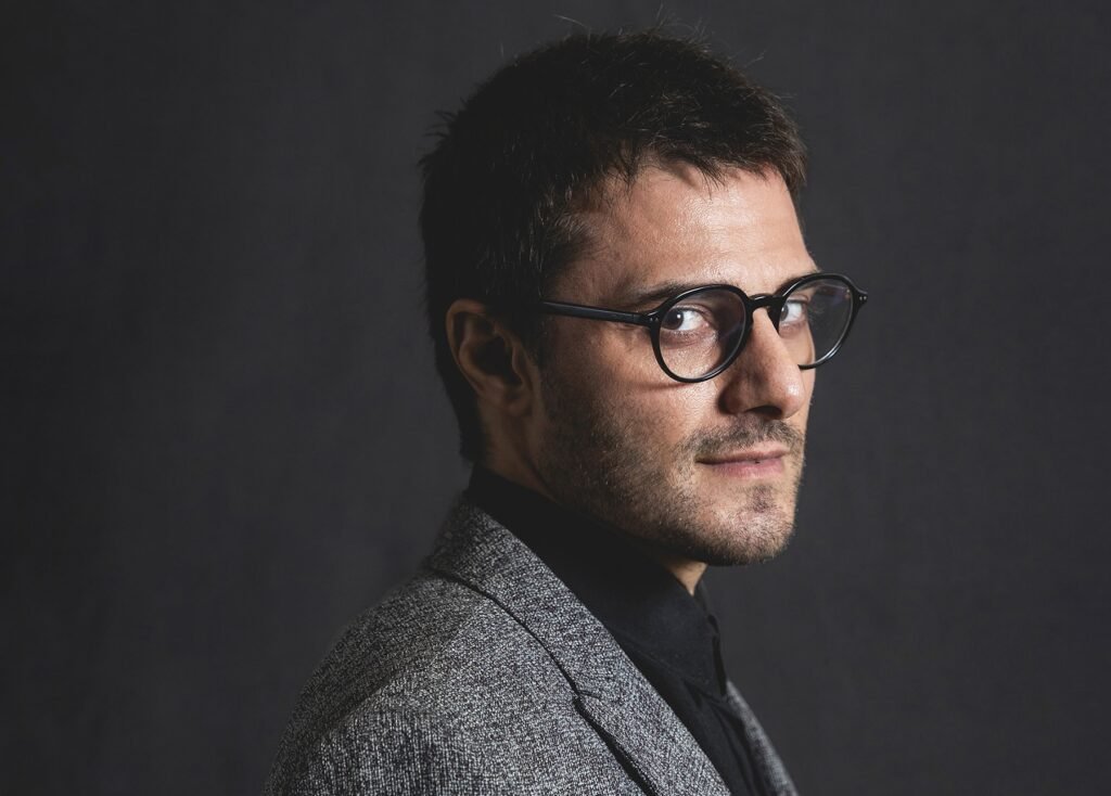 Hugo Bonèmer protagoniza versão brasileira de “O Talentoso Ripley” no Rio de Janeiro