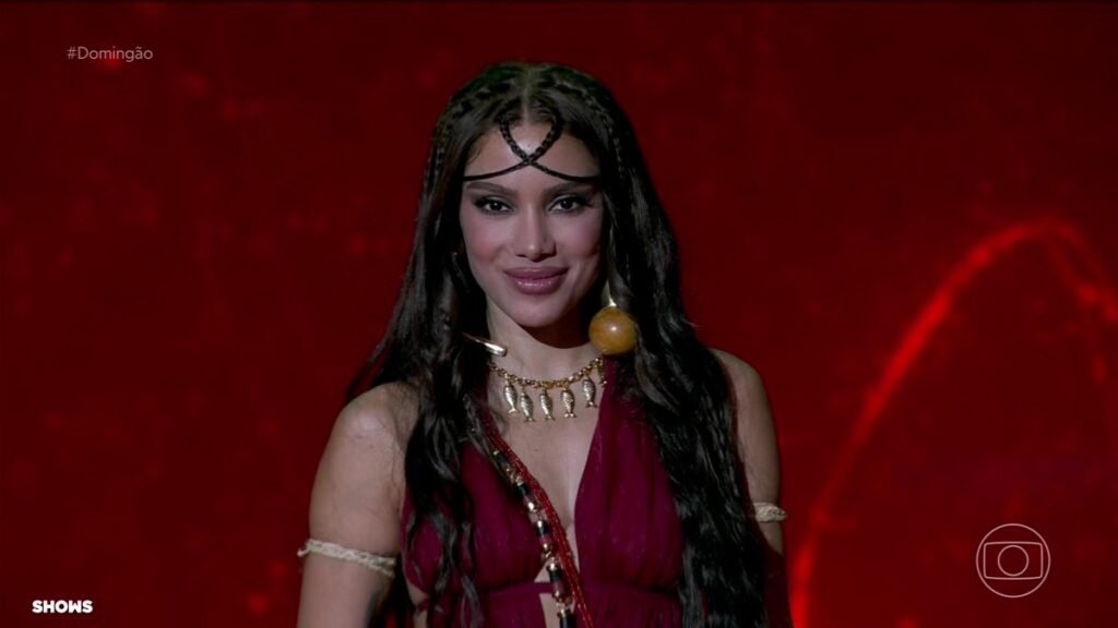 "Meia-noite": Anitta estreia faixa do álbum "Equilibrium" na TV