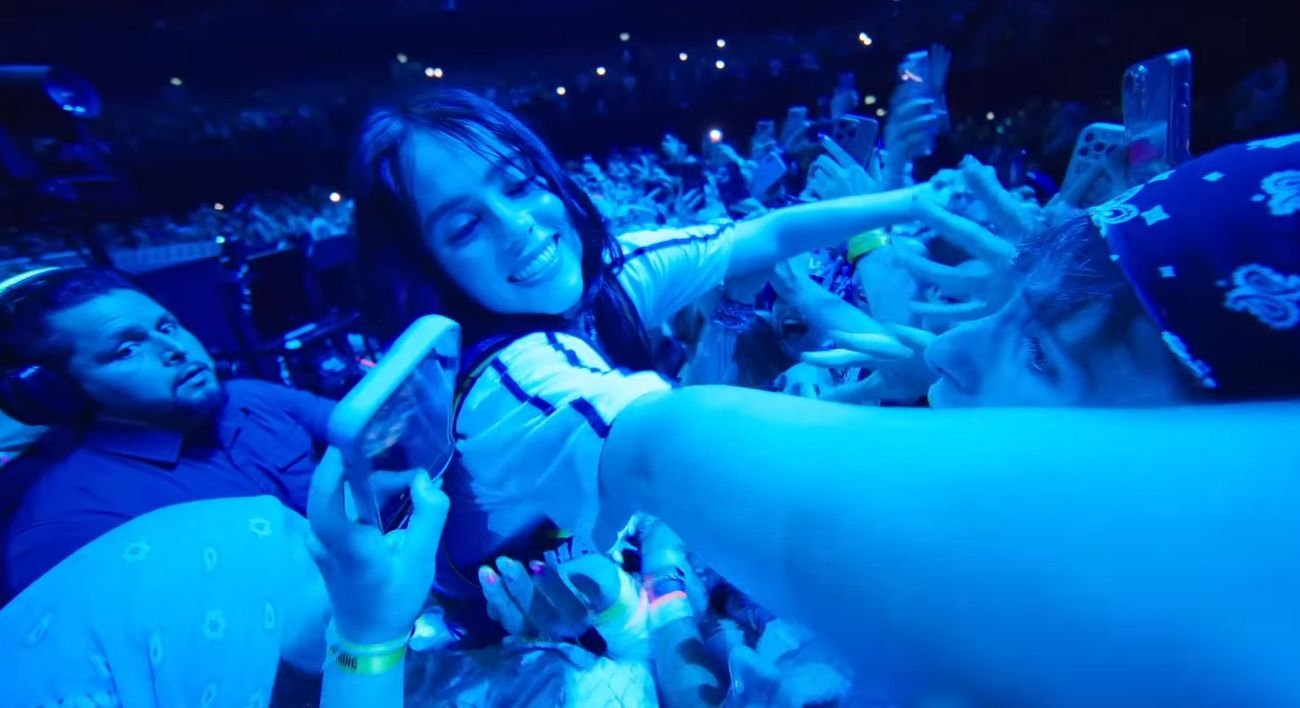 Billie Eilish lança trailer de filme dirigido por ela e James Cameron