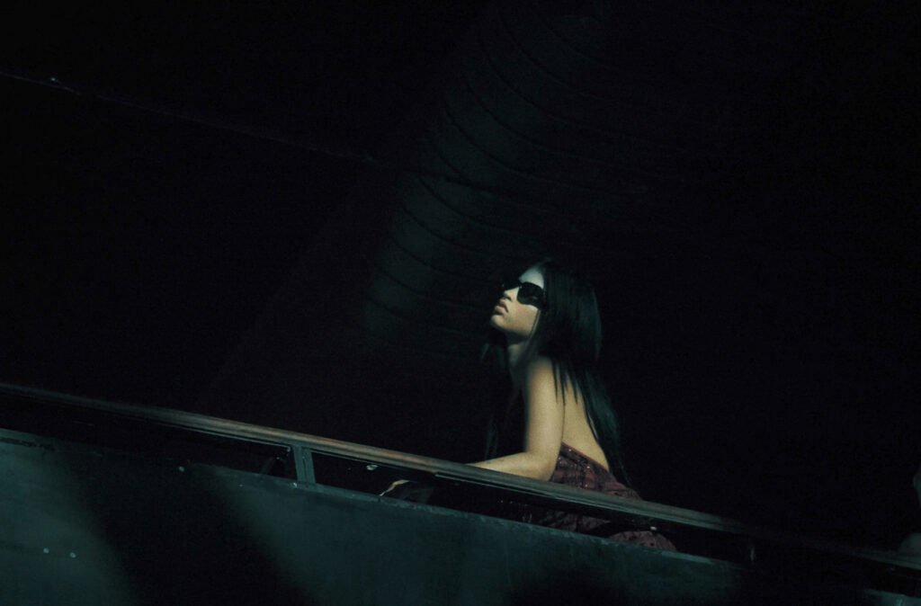 Lourandes lança “Lágrimas de Champanhe” e aposta no dark pop