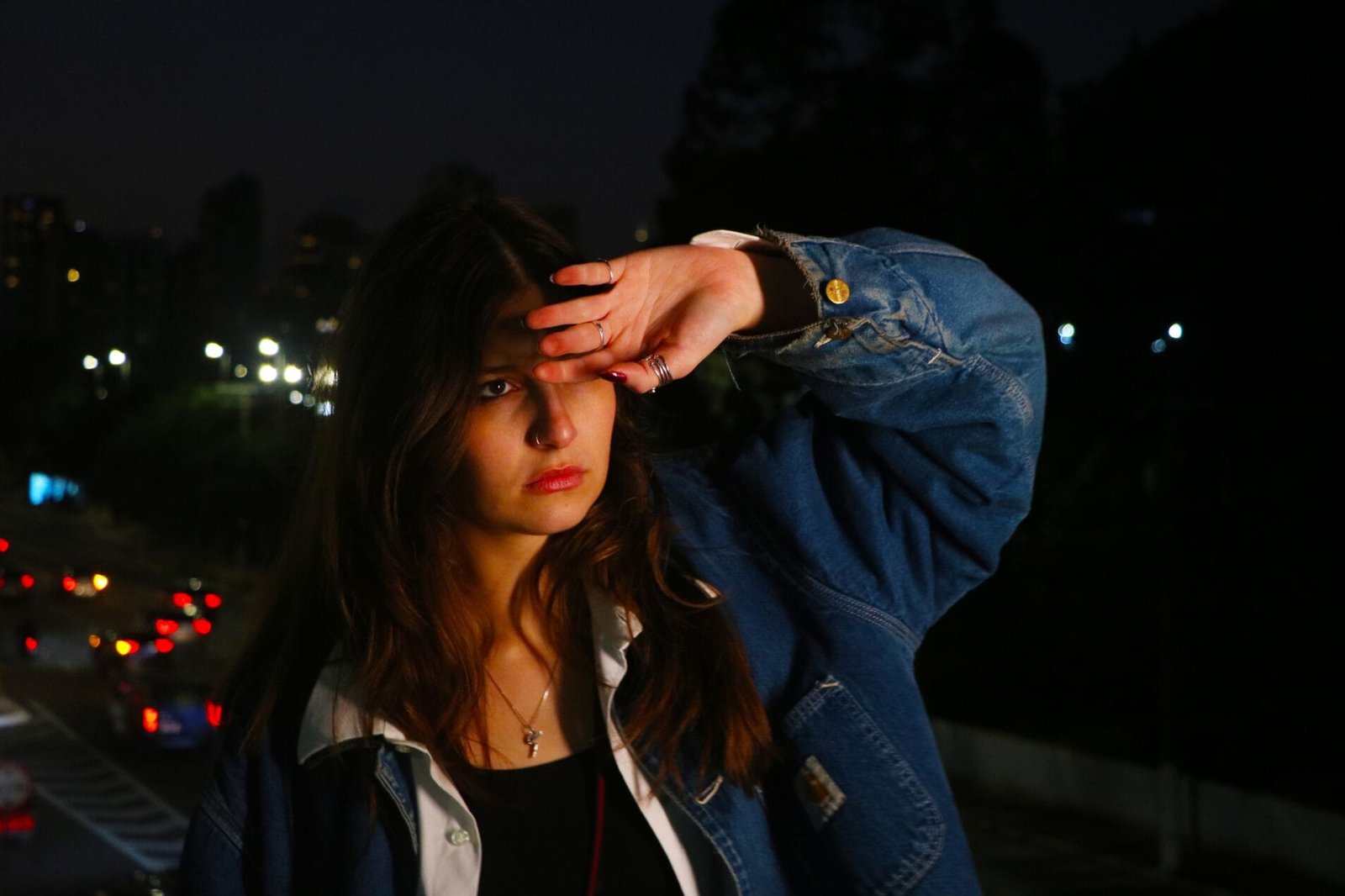 Luiza Aires apresenta novo single com sonoridade intimista