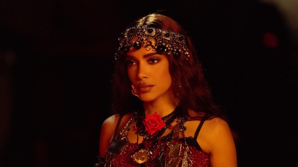 Anitta lança “Desgraça” e abre a narrativa de “Equilibrivm”