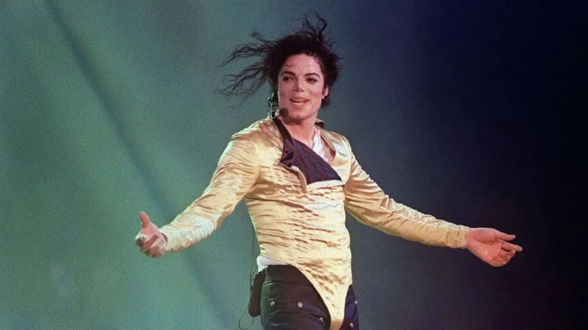 Michael Jackson domina paradas globais após estreia de cinebiografia