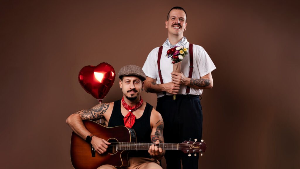 Duo curitibano Papi aposta em romantismo no single “Vai Dar Namoro”