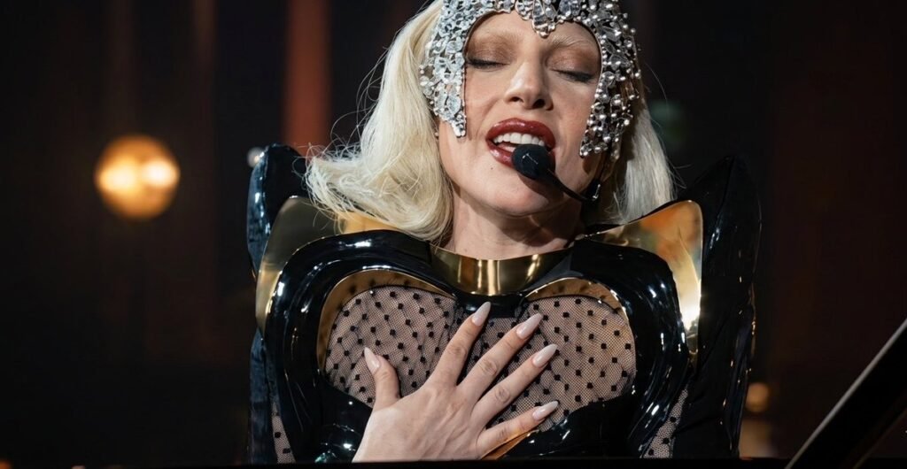 Lady Gaga aparece em cena inédita de “O Diabo Veste Prada 2” liberada pelo estúdio